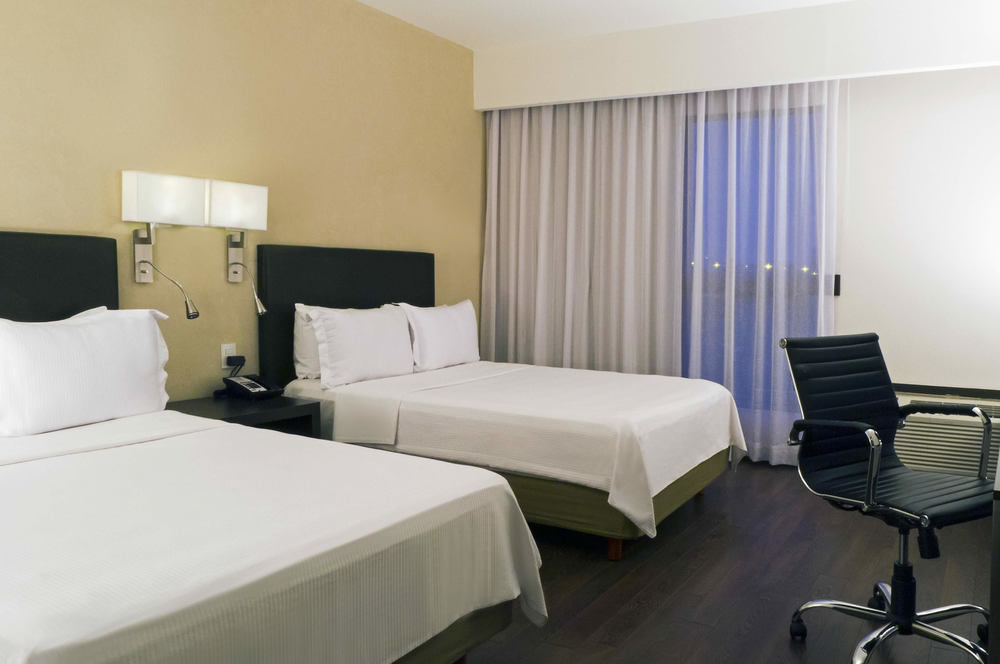 Fiesta Inn Guadalajara Expo Экстерьер фото