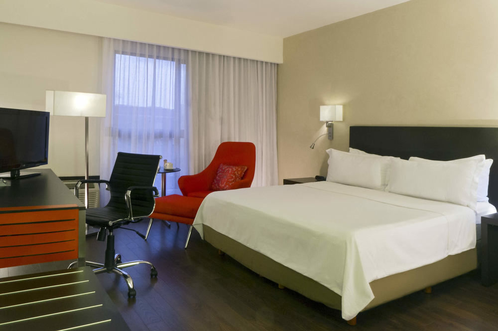 Fiesta Inn Guadalajara Expo Экстерьер фото